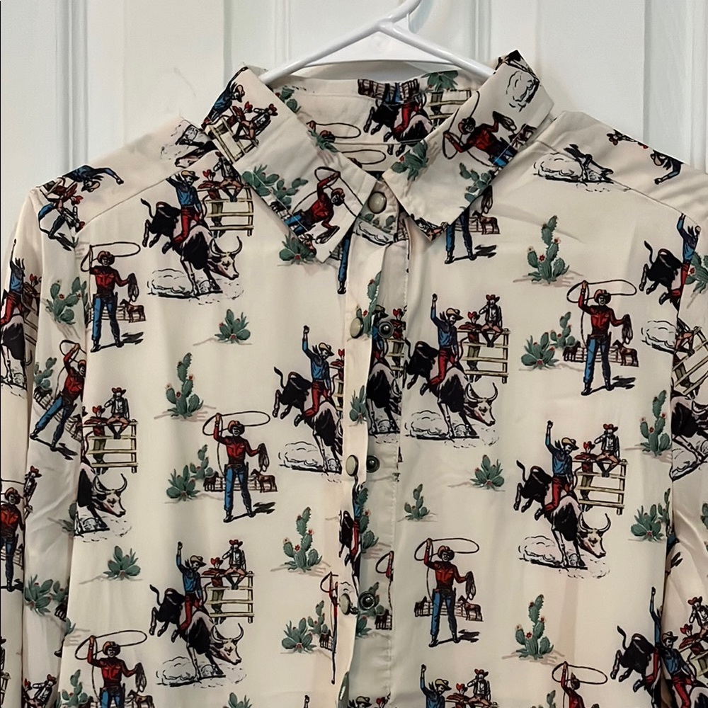 Patterned Button-Up Shirt - Picture 2 of 4